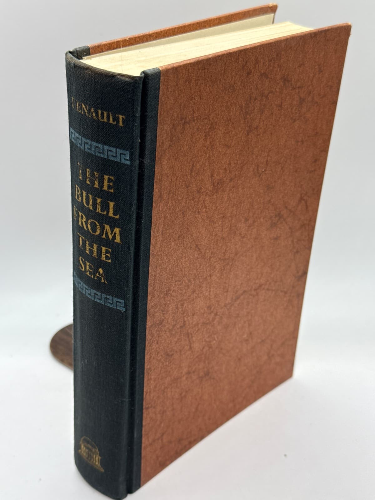 Roald Amundsen by J. Alvin Kugelmass - quarter view showing binding condition