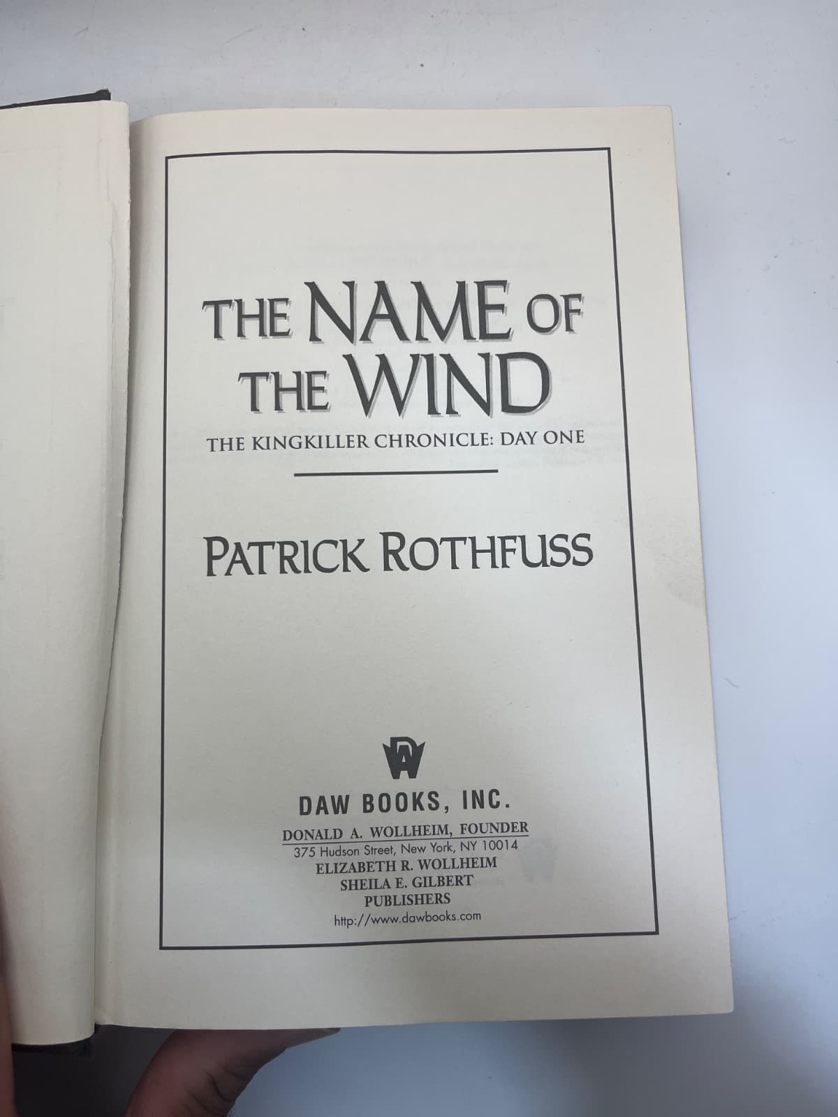 The Name of the Wind - 2007 - Ex Library  by Patrick Rothfuss - title page