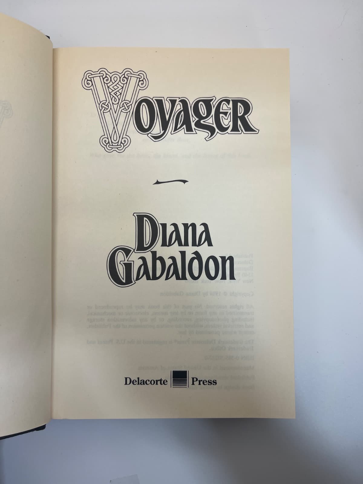 Voyager - BCE - Original Cover  by Diana Gabaldon - title page