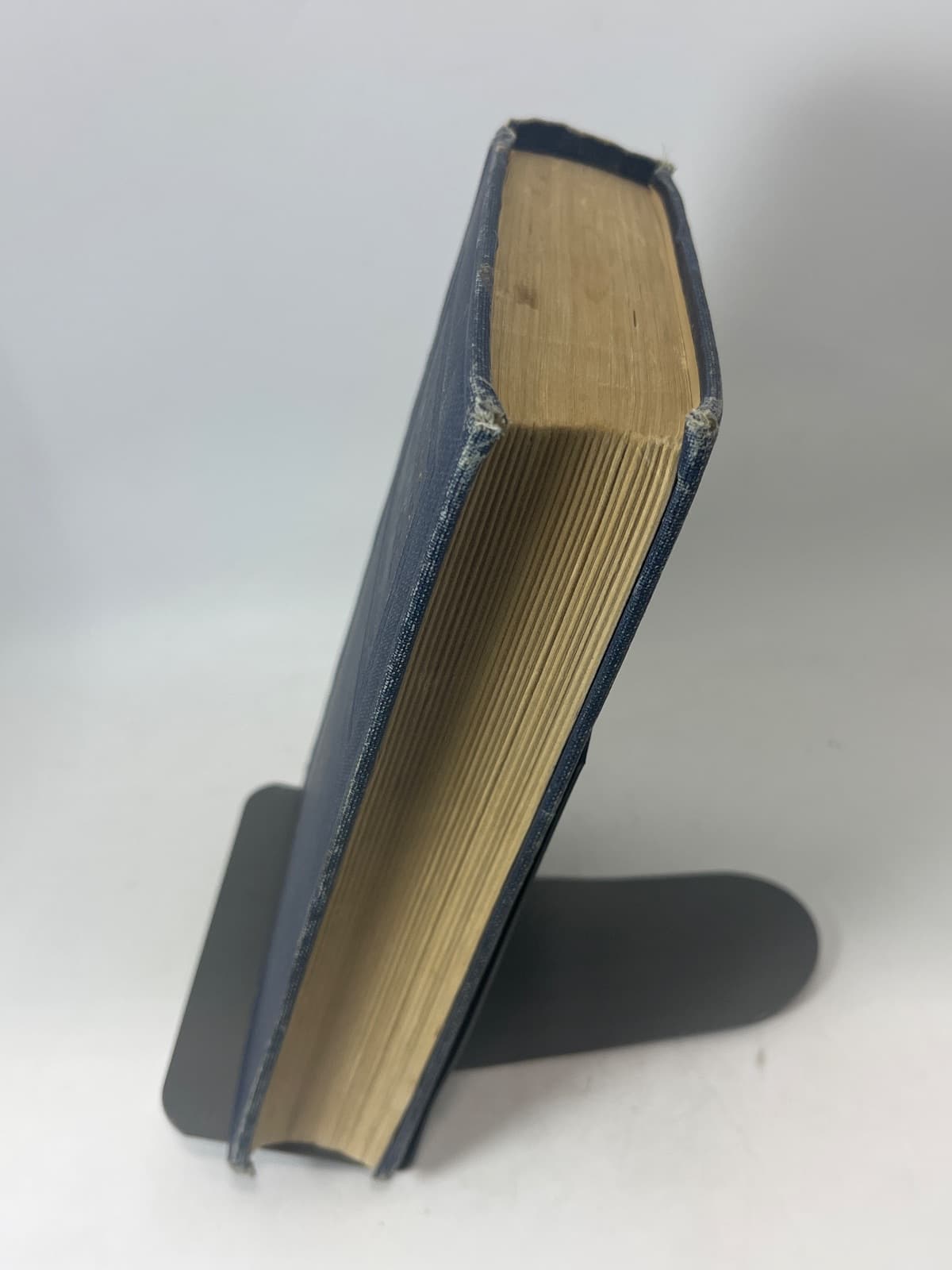The Long Portage by Harold Bindloss - quarter view showing binding condition