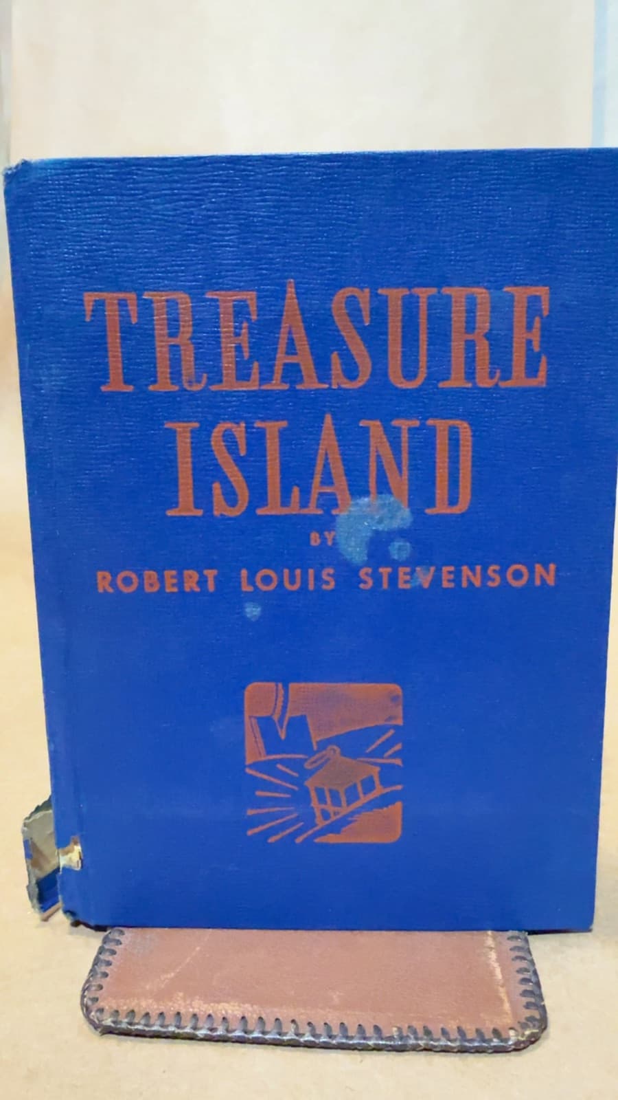 Treasure Island by Robert Louis Stevenson - front cover