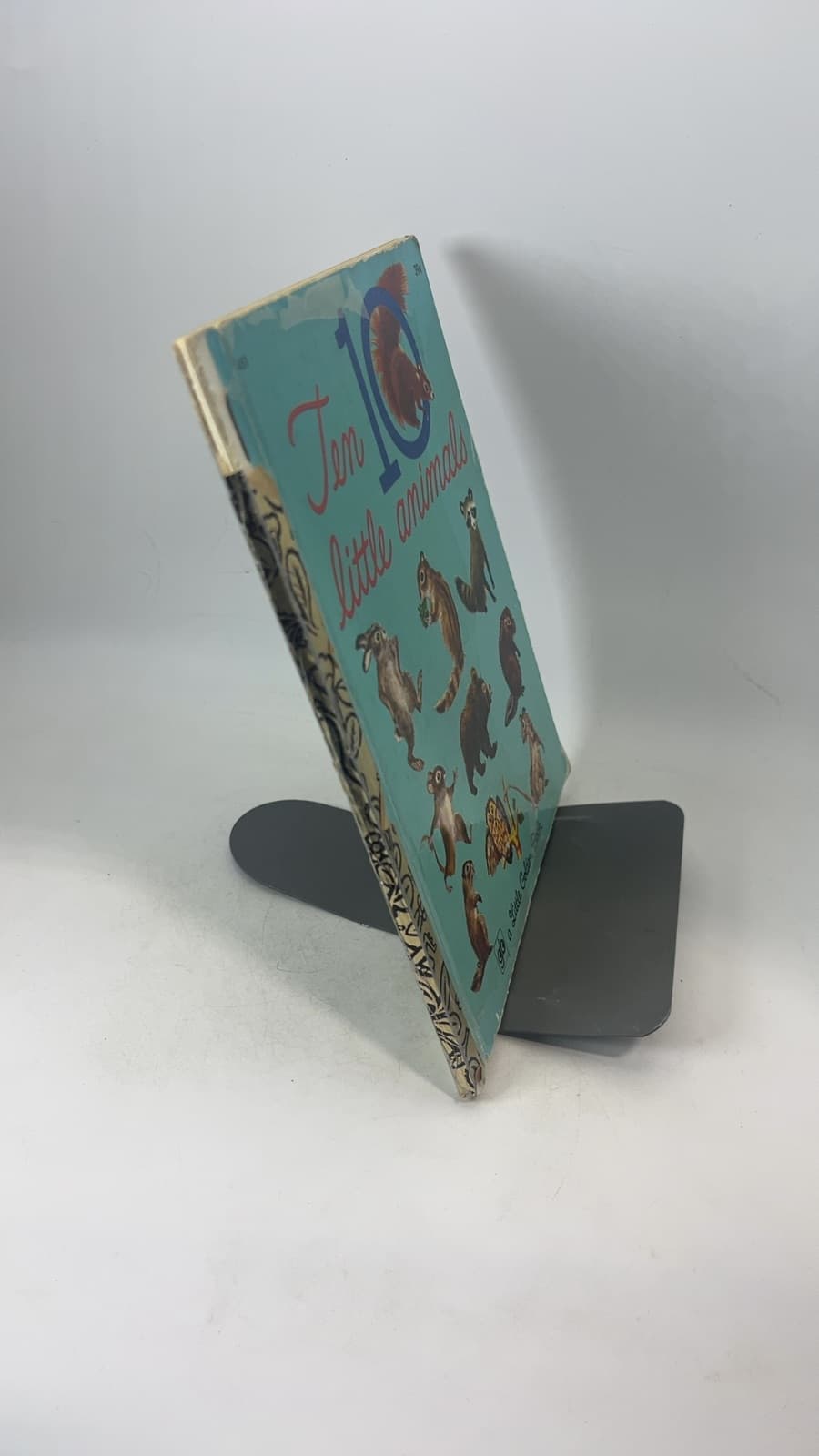 10 Little Animals by Carl Memling - quarter view showing binding condition