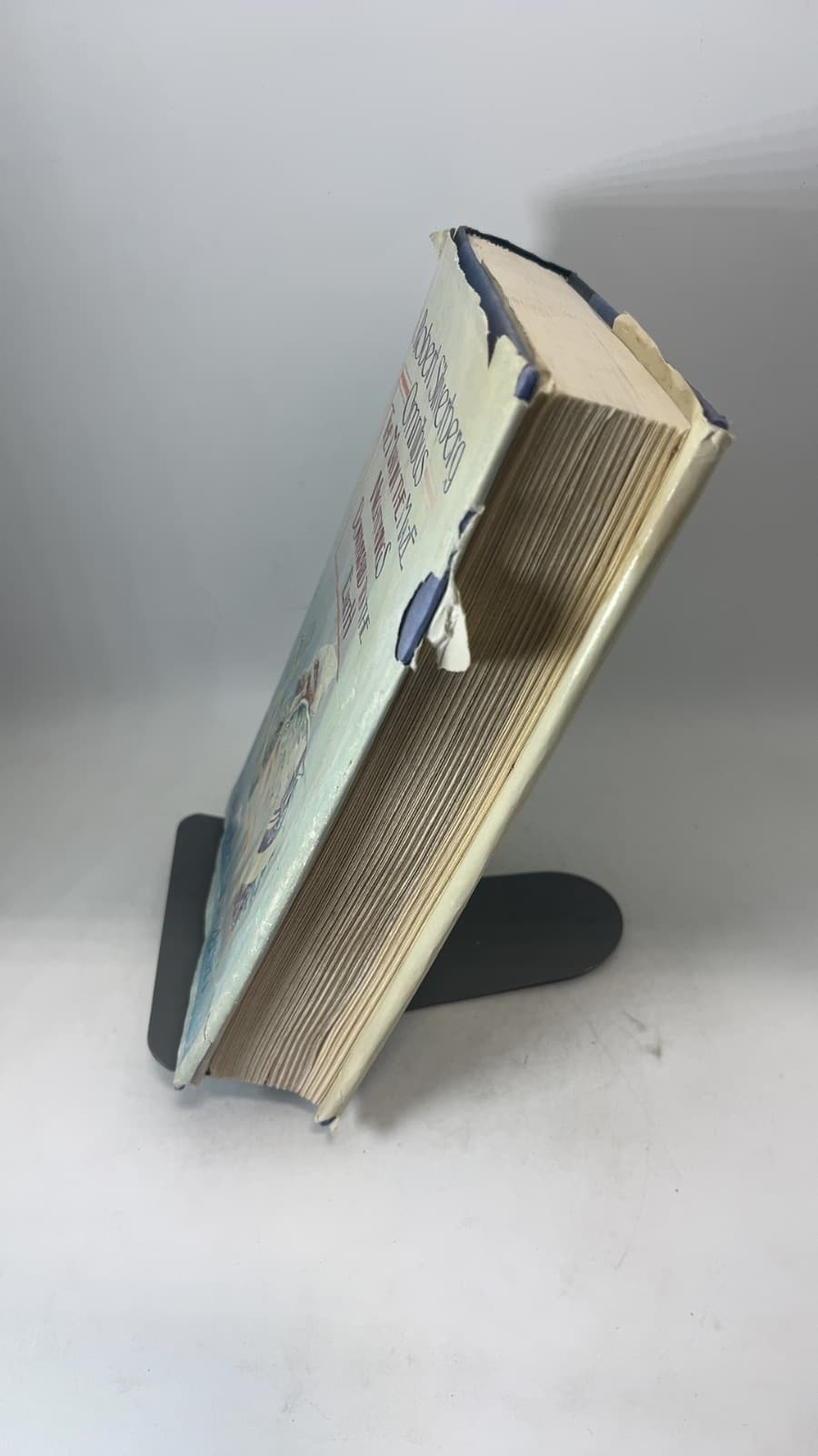 A Robert Silverberg Omnibus by Robert Silverberg - quarter view showing binding condition