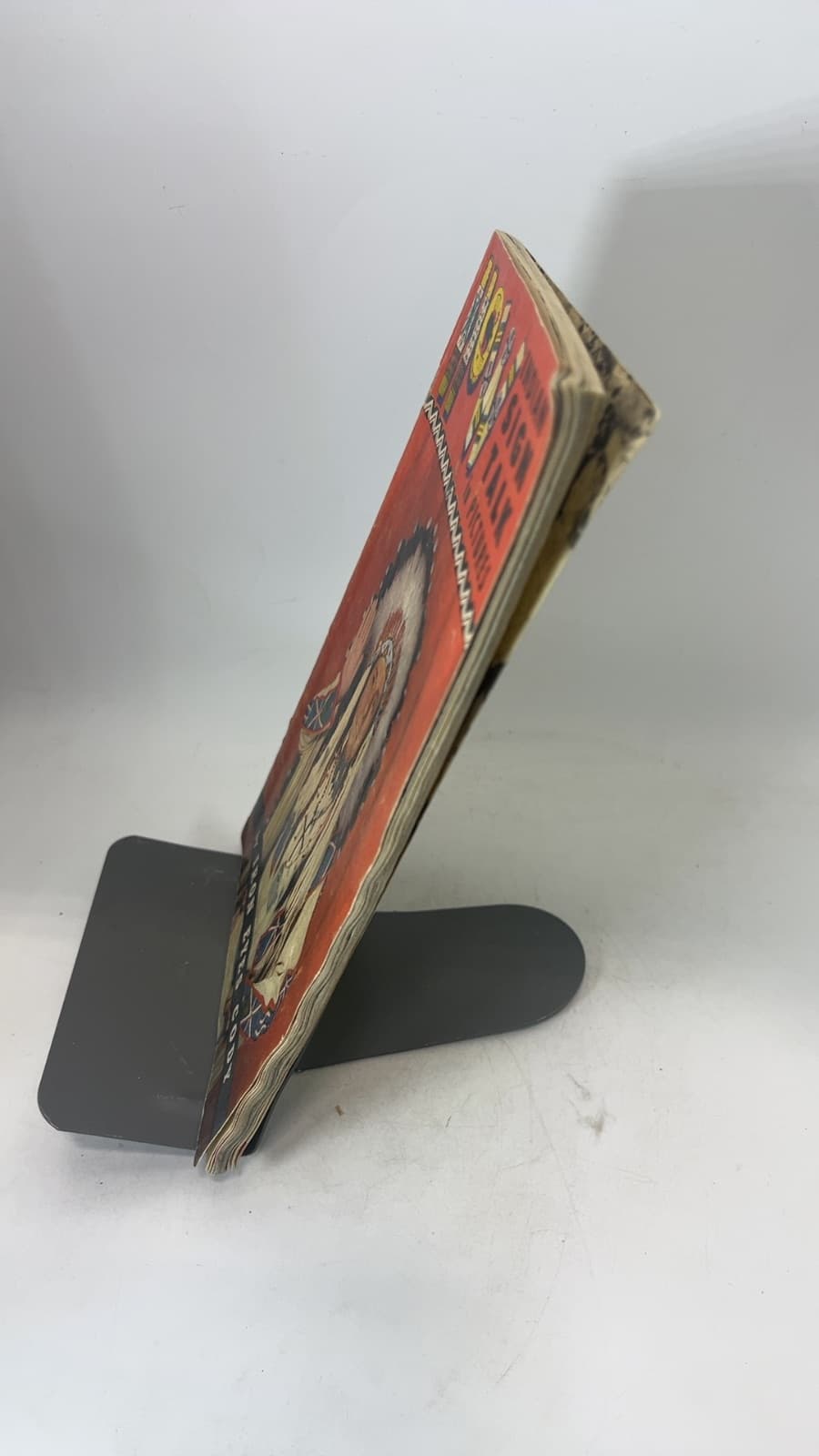 How Indian Sign Talk in Pictures by Iron Eyes Cody - quarter view showing binding condition