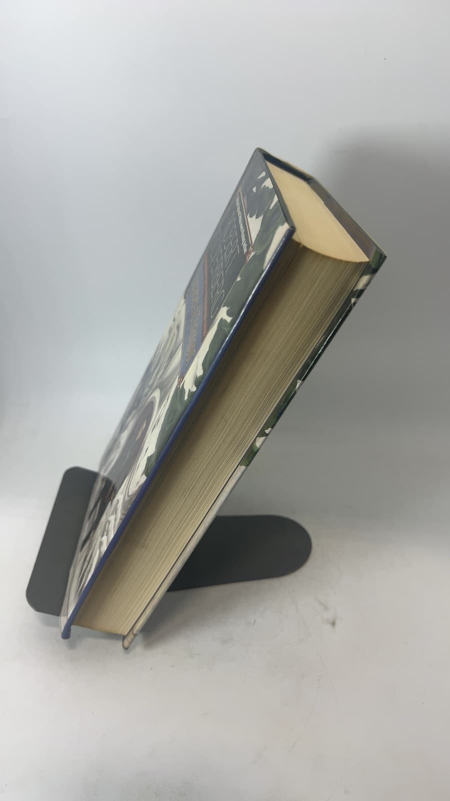 Sorcerers of Majipoor by Robert Silverberg - quarter view showing binding condition
