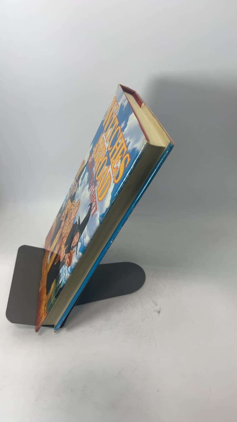 Witches Abroad by Terry Pratchett - quarter view showing binding condition