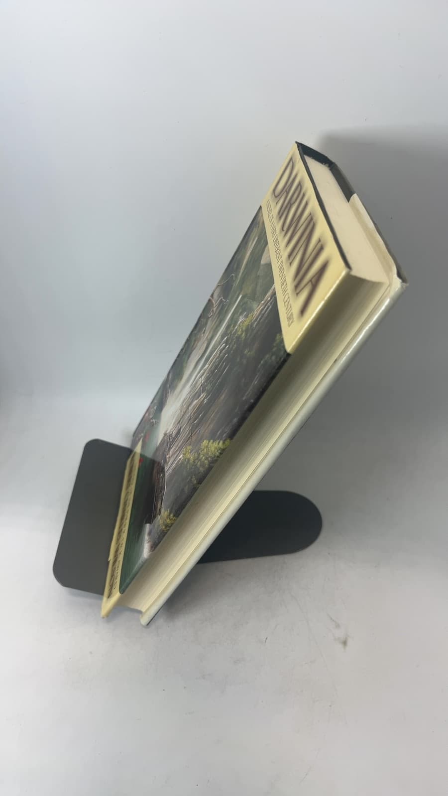 Darwinia by Robert Charles Wilson - quarter view showing binding condition