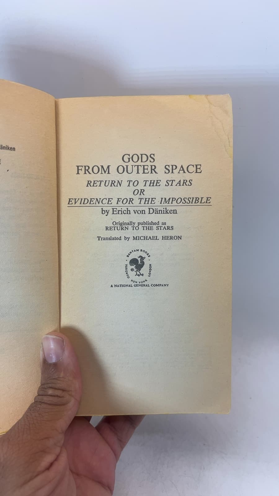 Gods From Outer Space by Erich von Däniken - title page