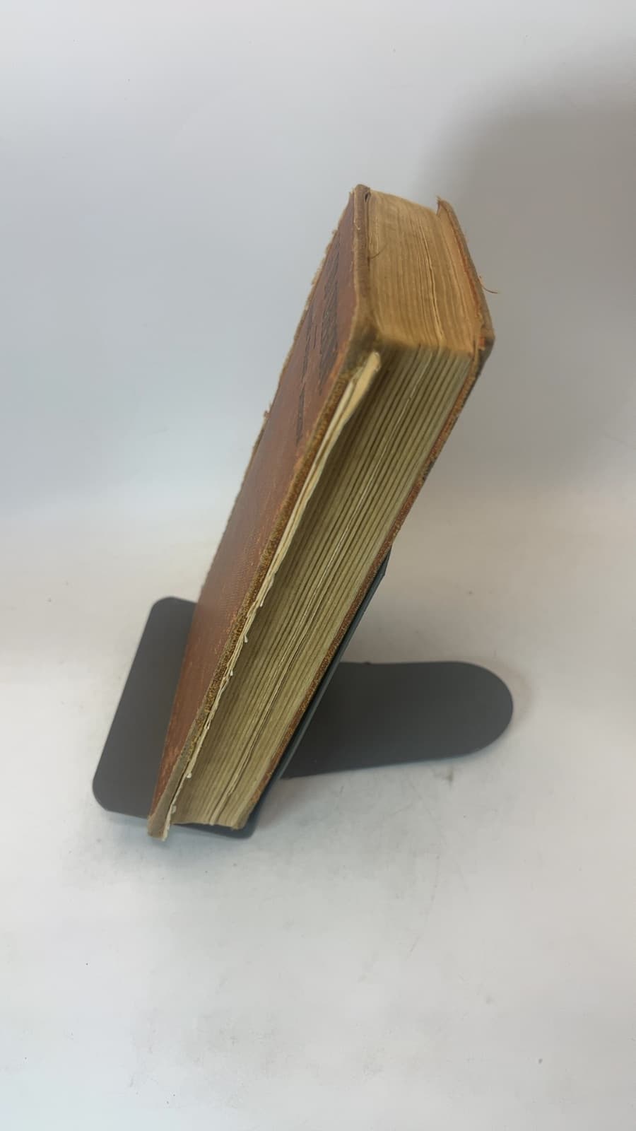 On to Oregon! The Story of a Pioneer Boy by Honoré Willsie Morrow - quarter view showing binding condition