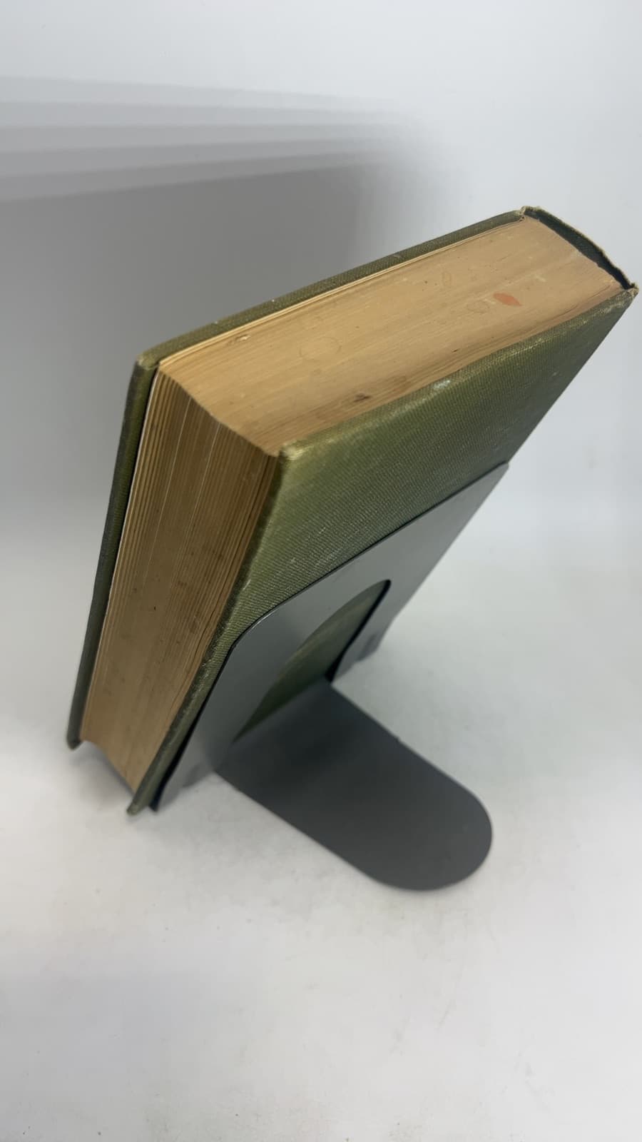 V. V.'s Eyes by Henry Sydnor Harrison - quarter view showing binding condition