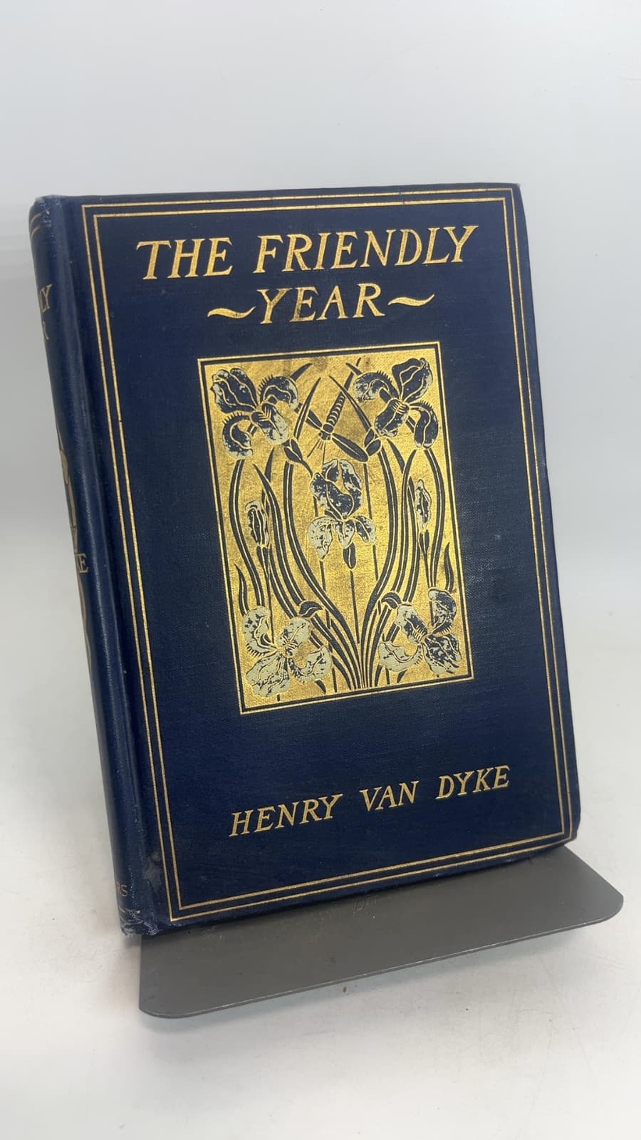 The Friendly Year: Chosen and Arranged from the Works of Henry van Dyke by Henry Van Dyke - front cover