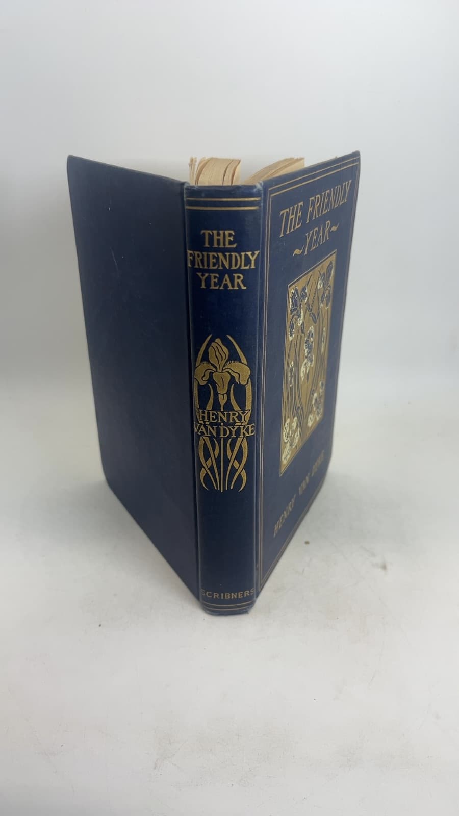 The Friendly Year: Chosen and Arranged from the Works of Henry van Dyke by Henry Van Dyke - additional view