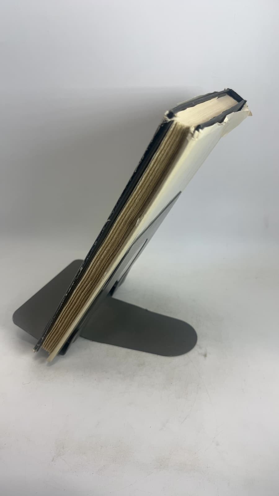Deuces Wild by Dell Shannon - quarter view showing binding condition