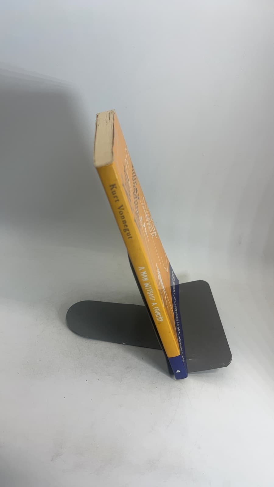 A Man Without a Country by Kurt Vonnegut - quarter view showing binding condition