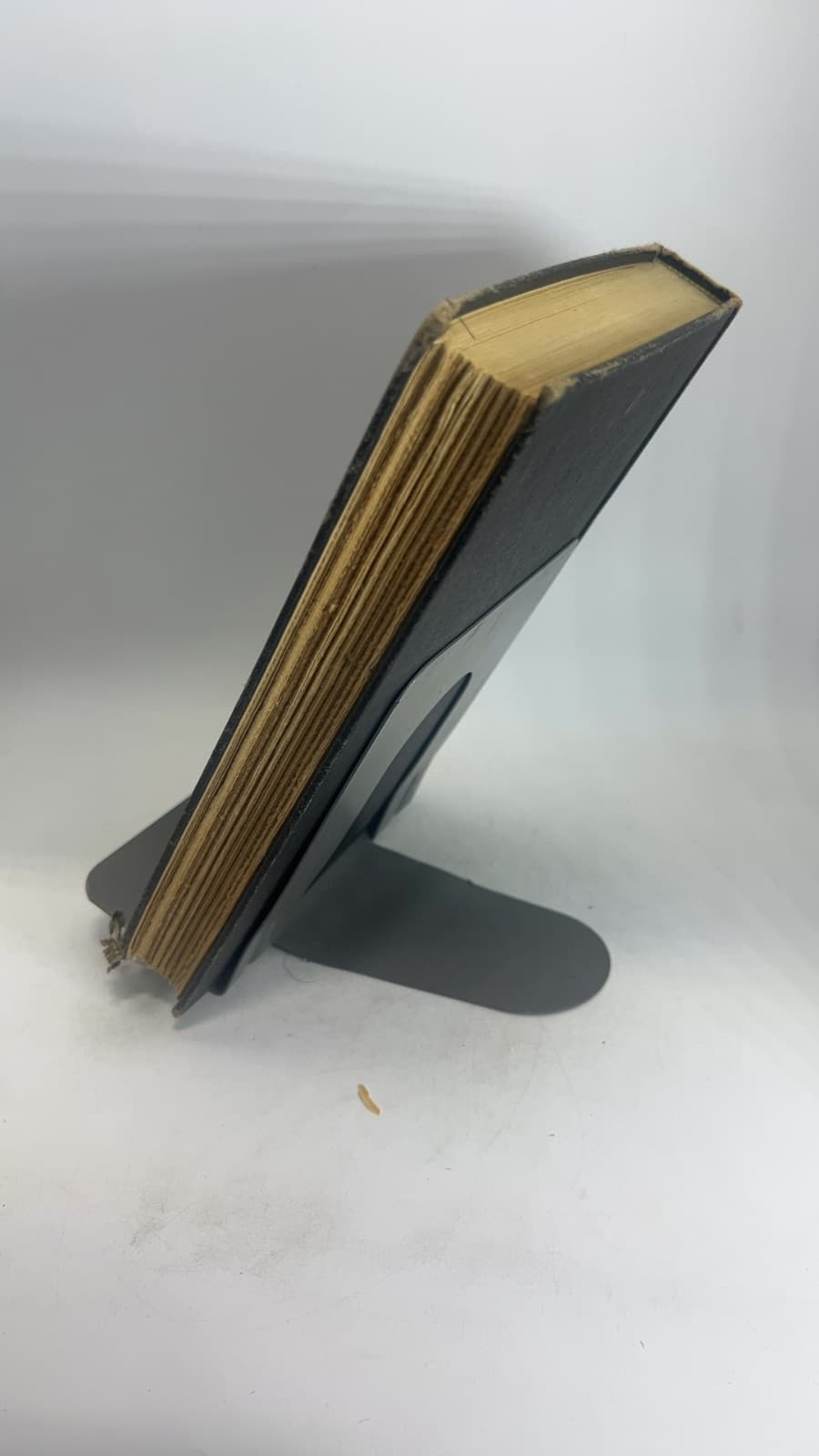 Caravan by Lady Eleanor Smith - quarter view showing binding condition