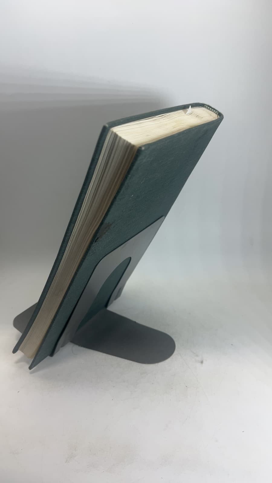 The Flow of High Polymers: Continuum and Molecular Rheology by Stanley Middleman - quarter view showing binding condition