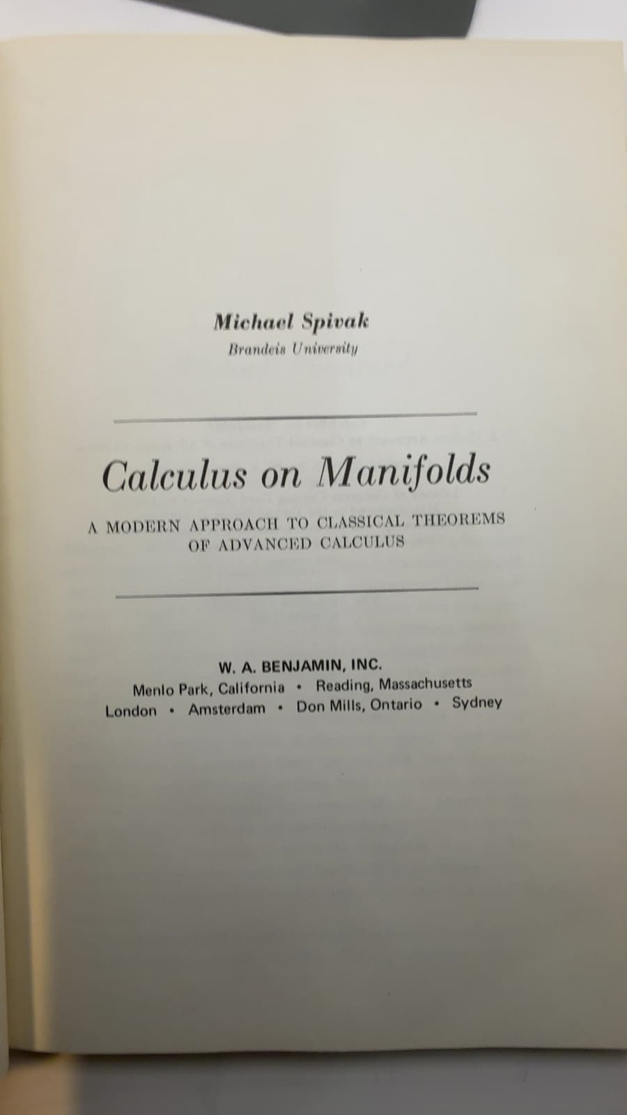Calculus on Manifolds: A Modern Approach to Classical Theorems of Advanced Calculus by Michael Spivak - title page