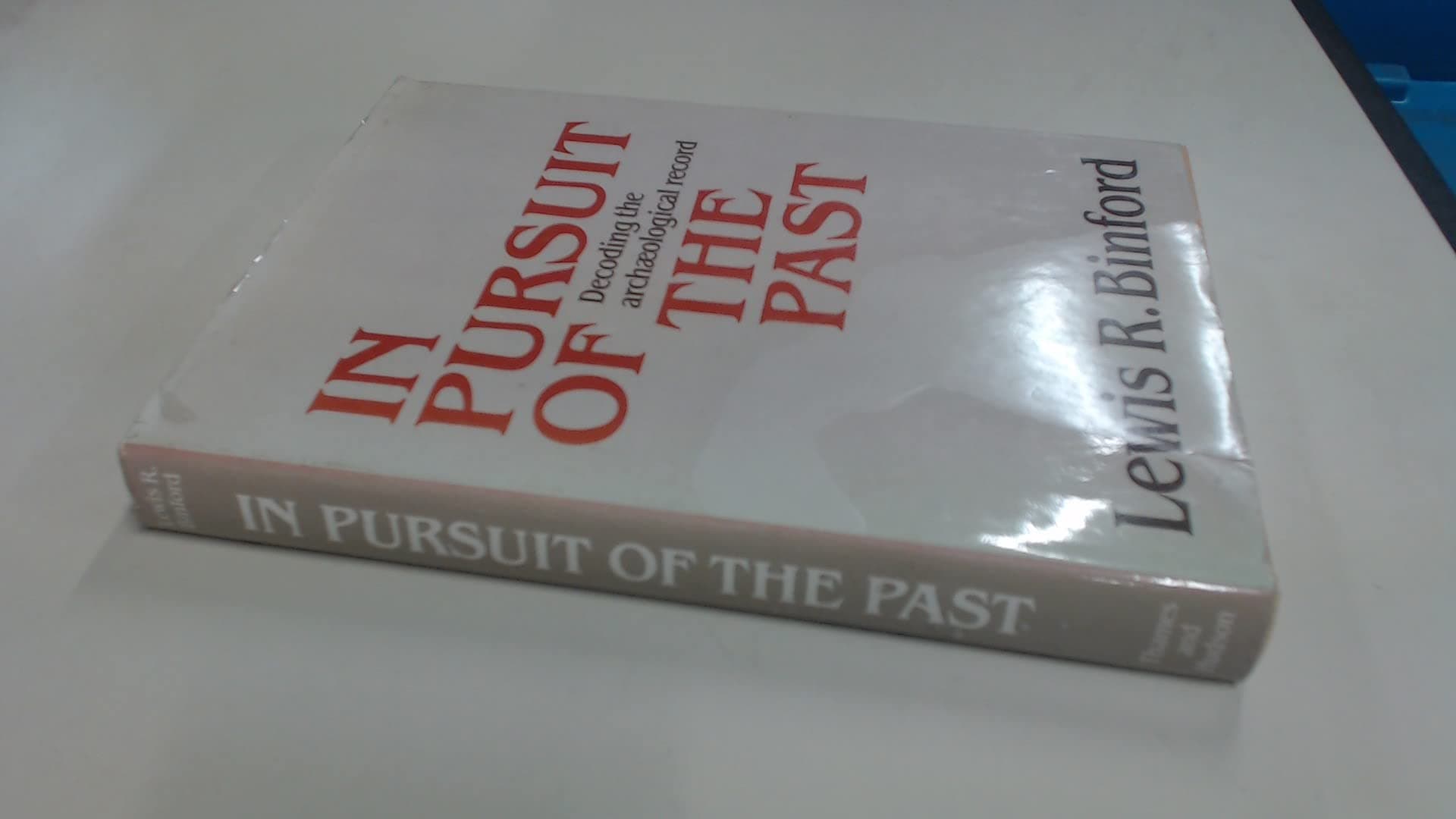 In Pursuit of the Past: Decoding the Archaeological Record Binford, Lewis Roberts by null