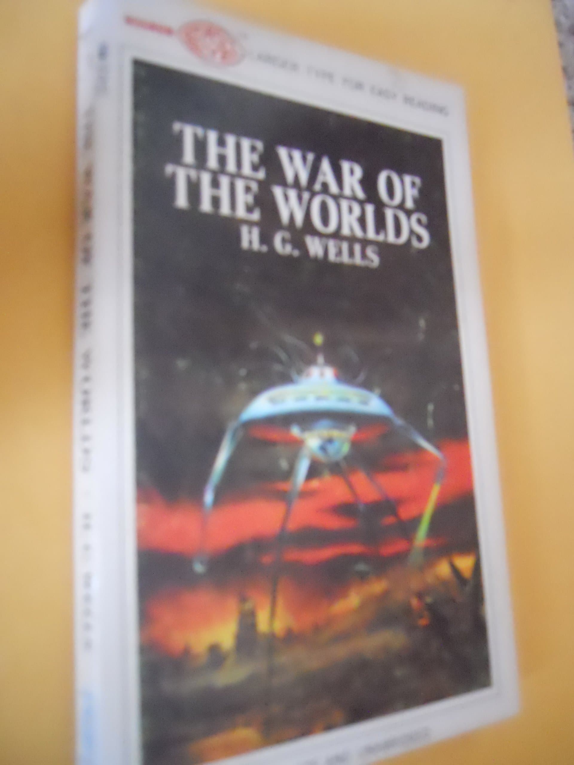 The War of the Worlds (Magnum Easy Eye Books) H.G. Wells by null