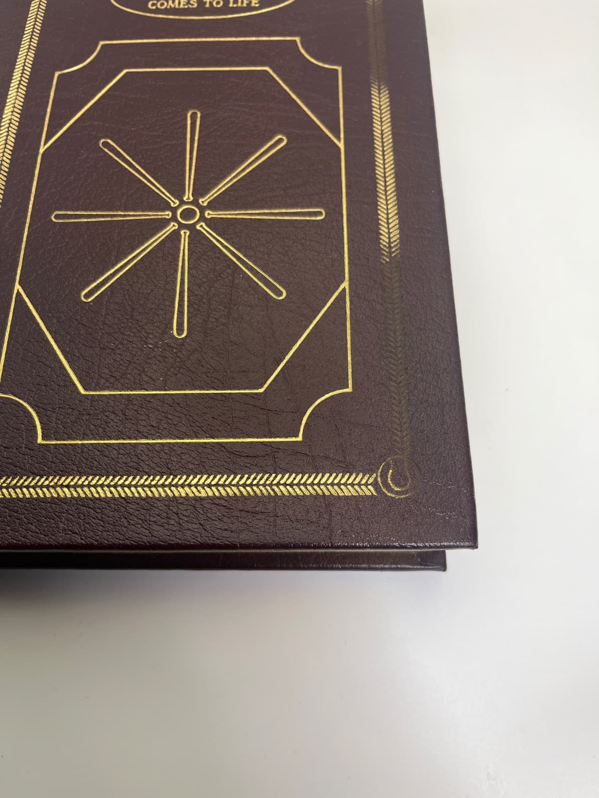 Babe: The Legend Comes to Life - EASTON PRESS by Robert W. Creamer - additional view