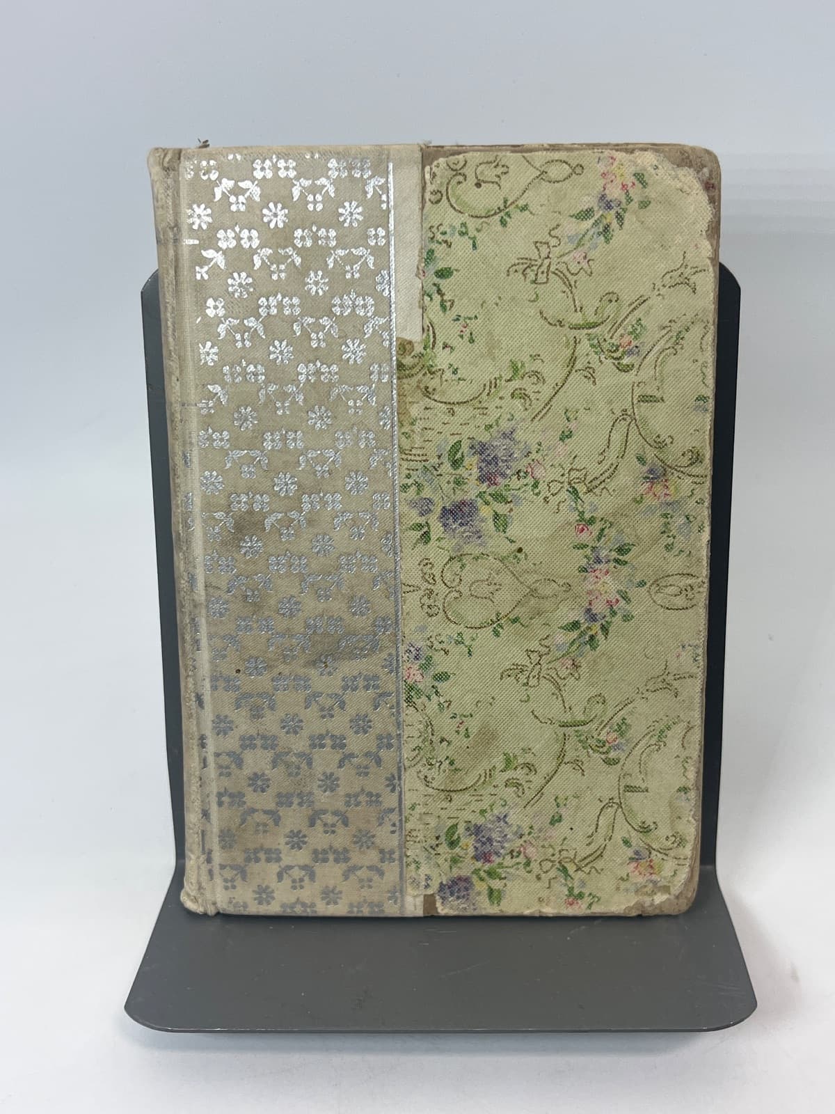 Mosses from an Old Manse by Nathaniel Hawthorne - front cover