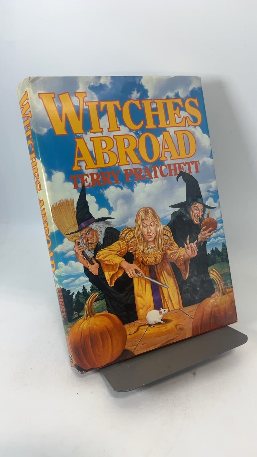 Witches Abroad by Terry Pratchett - front cover