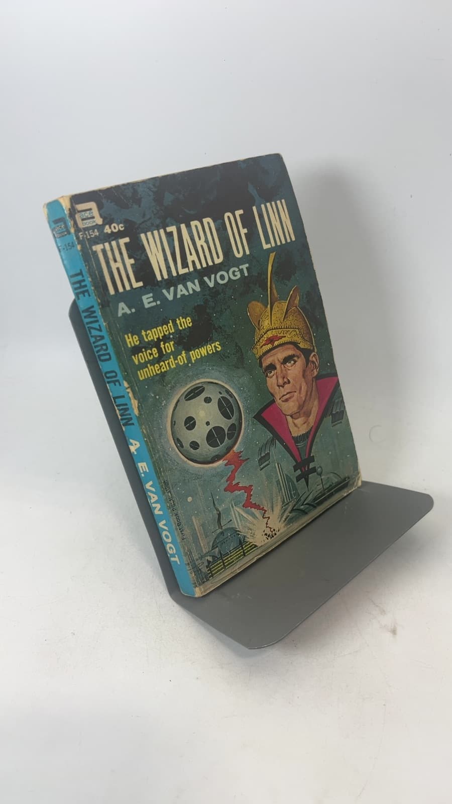 The Wizard of Linn by A. E. Van Vogt - front cover