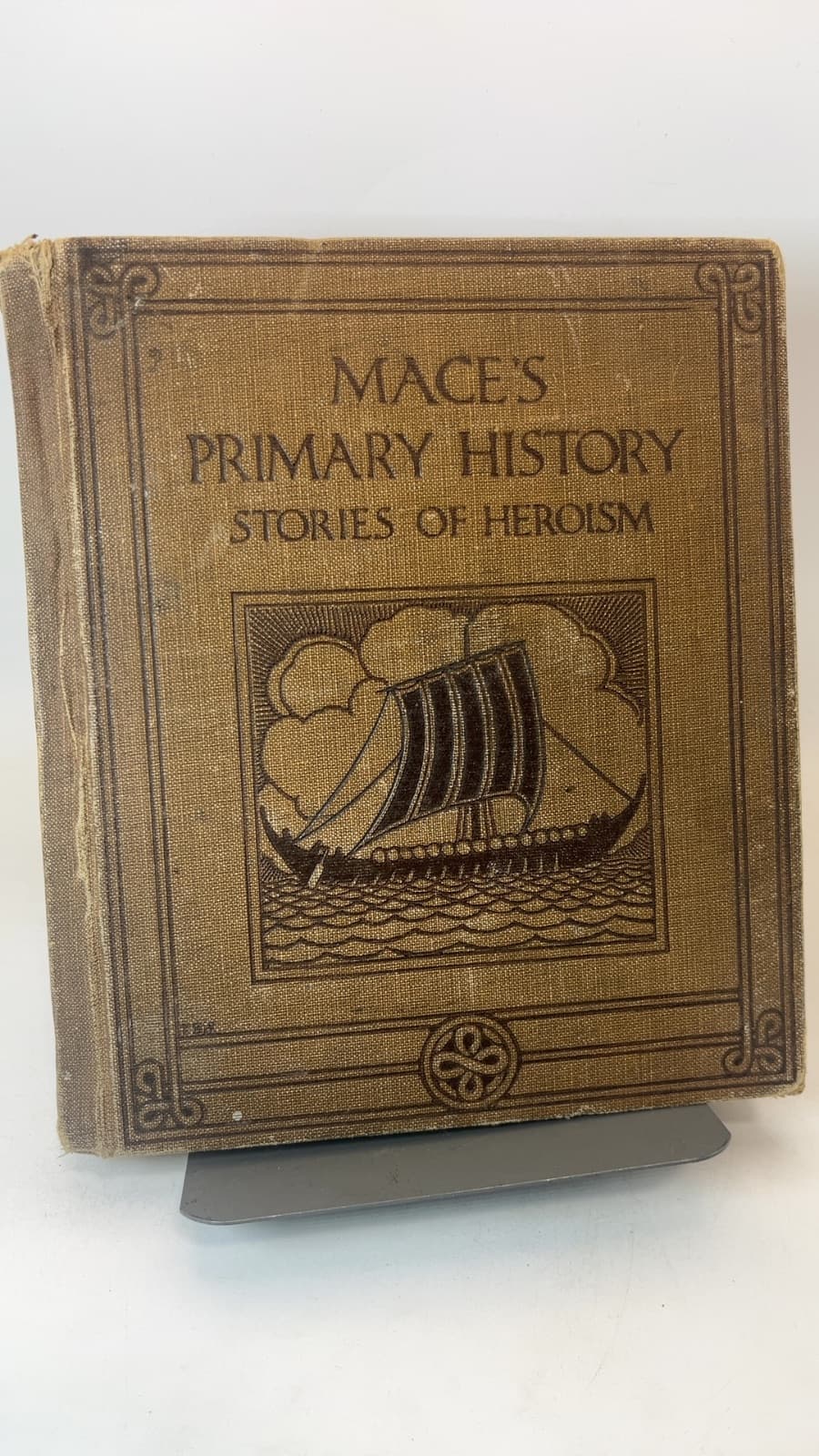 A Primary History: Stories of Heroism by William H. Mace - front cover