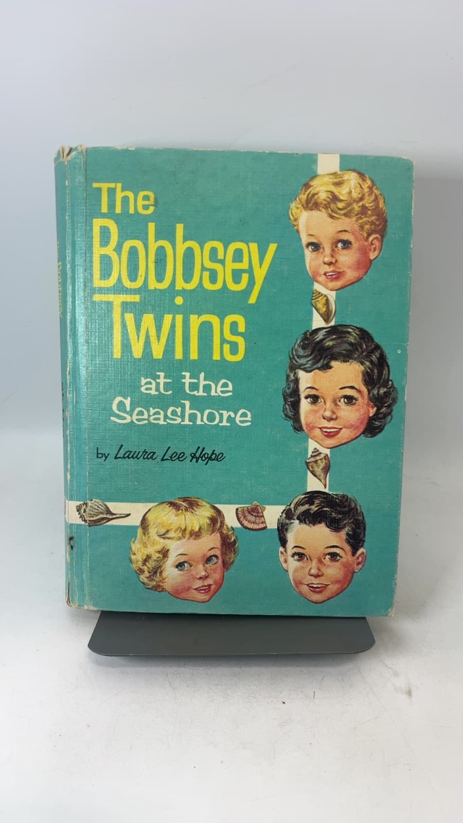 The Bobbsey Twins at the Seashore by Laura Lee Hope - front cover