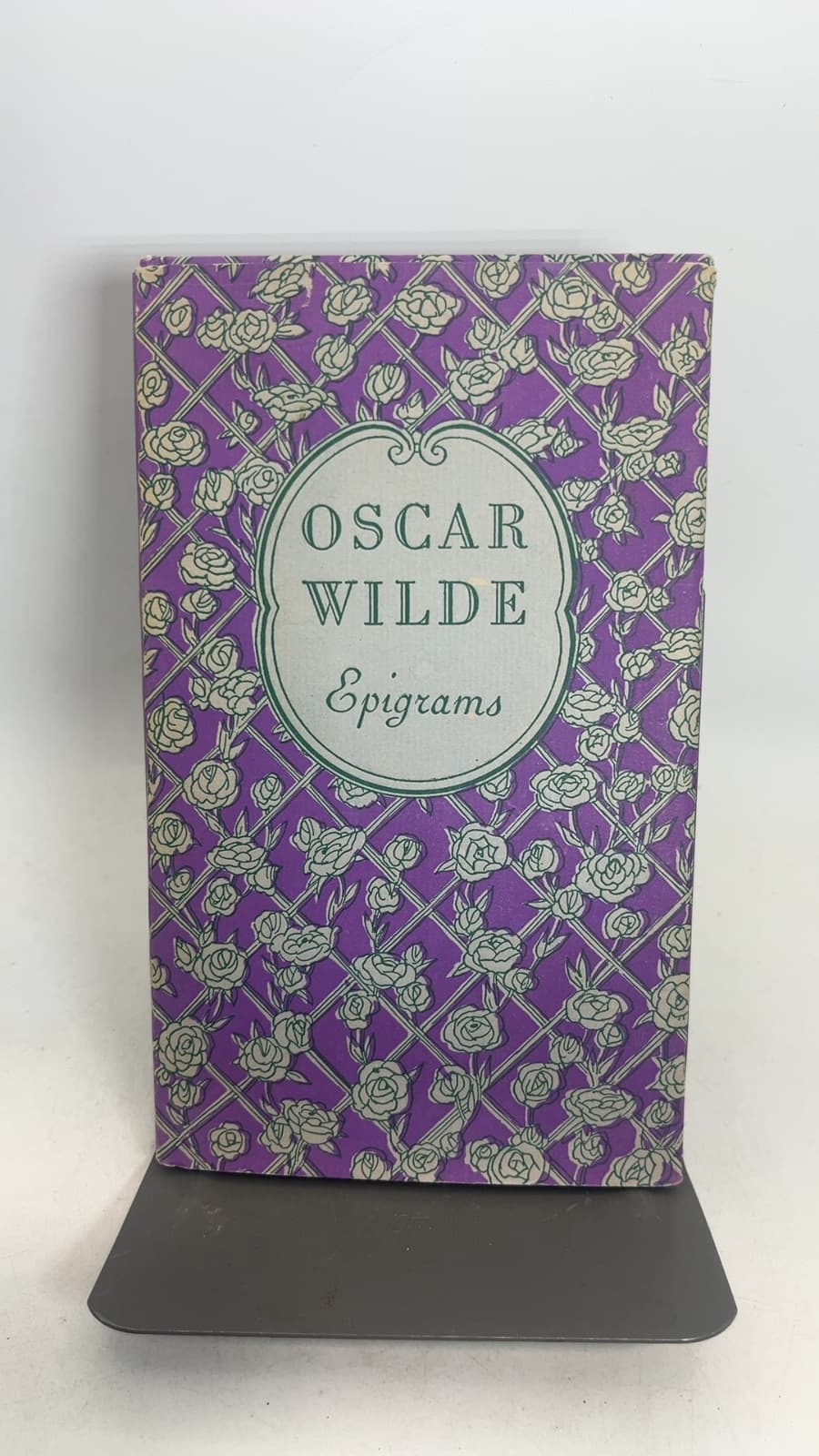 Oscar Wilde Epigrams by Oscar Wilde - front cover
