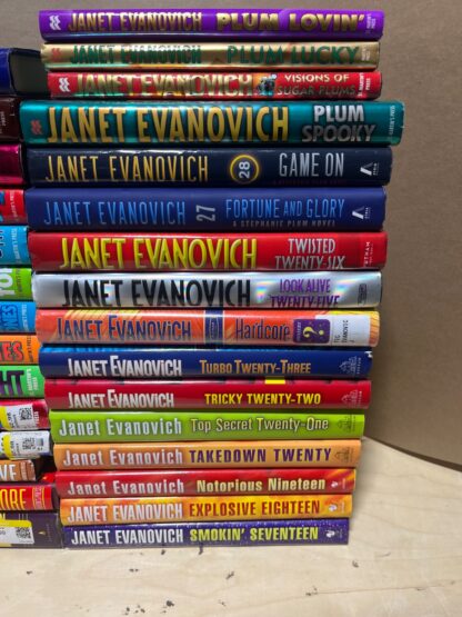Stephanie Plum Lot of 30 - Three Plums in One(1-3) - Books 4-28 & 4 Between the Numbers - Image 4