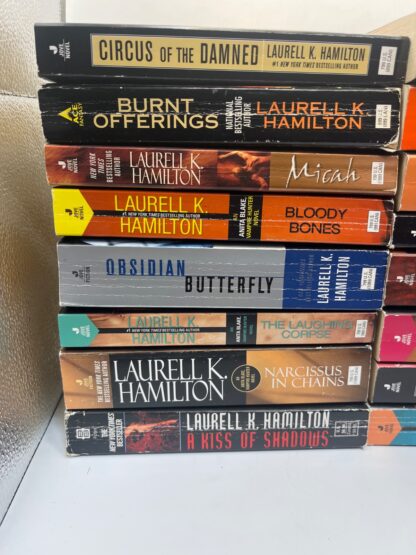 Anita Blake Vampire Hunter - Mixed Lot of 16 - Image 2