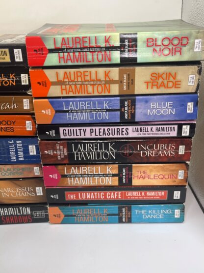 Anita Blake Vampire Hunter - Mixed Lot of 16 - Image 8