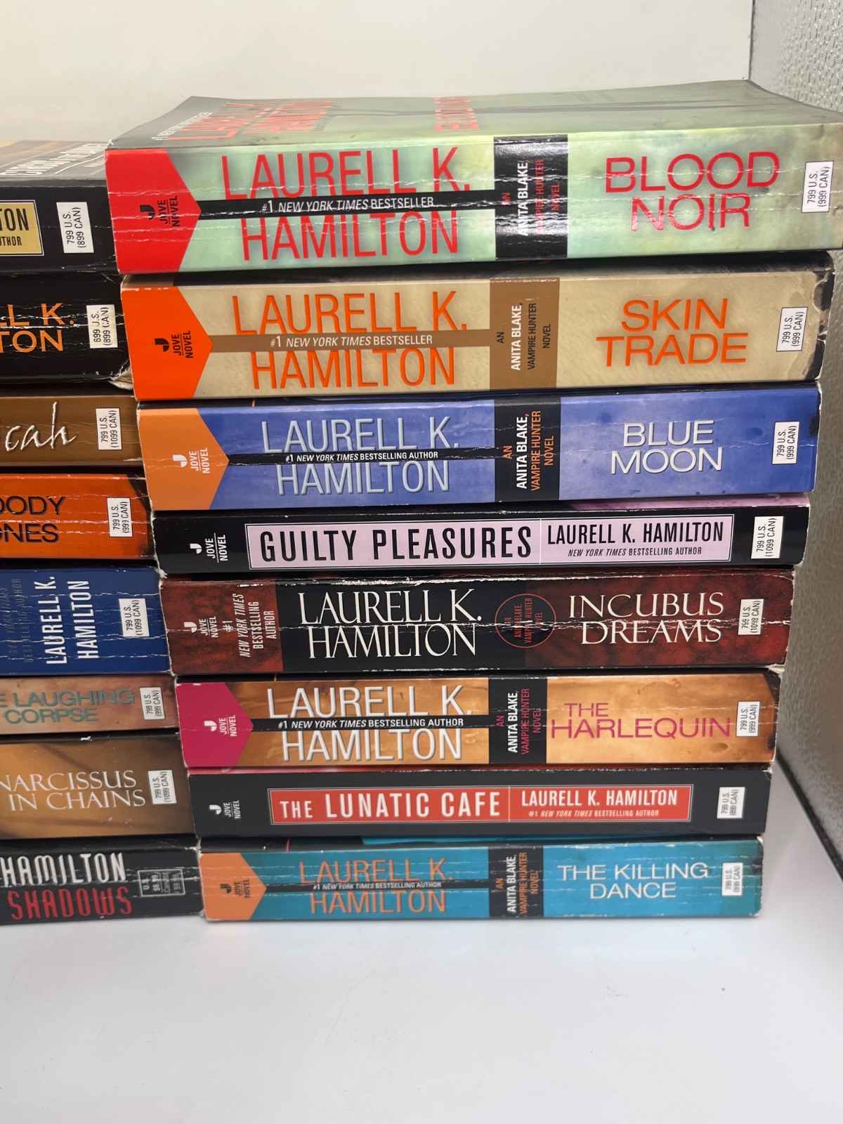 Anita Blake Vampire Hunter - Mixed Lot of 16 - Image 8