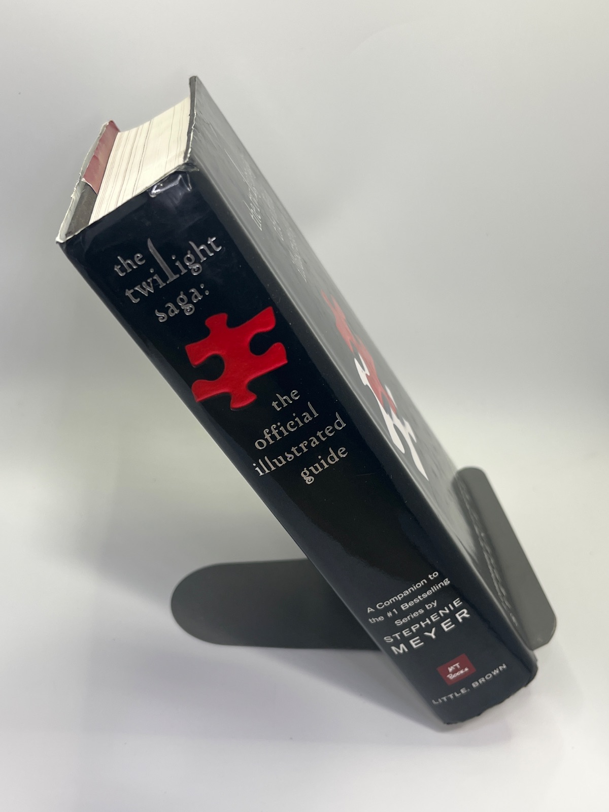 The Twilight Saga: the Official Illustrated Guide - First Edition - - Image 2