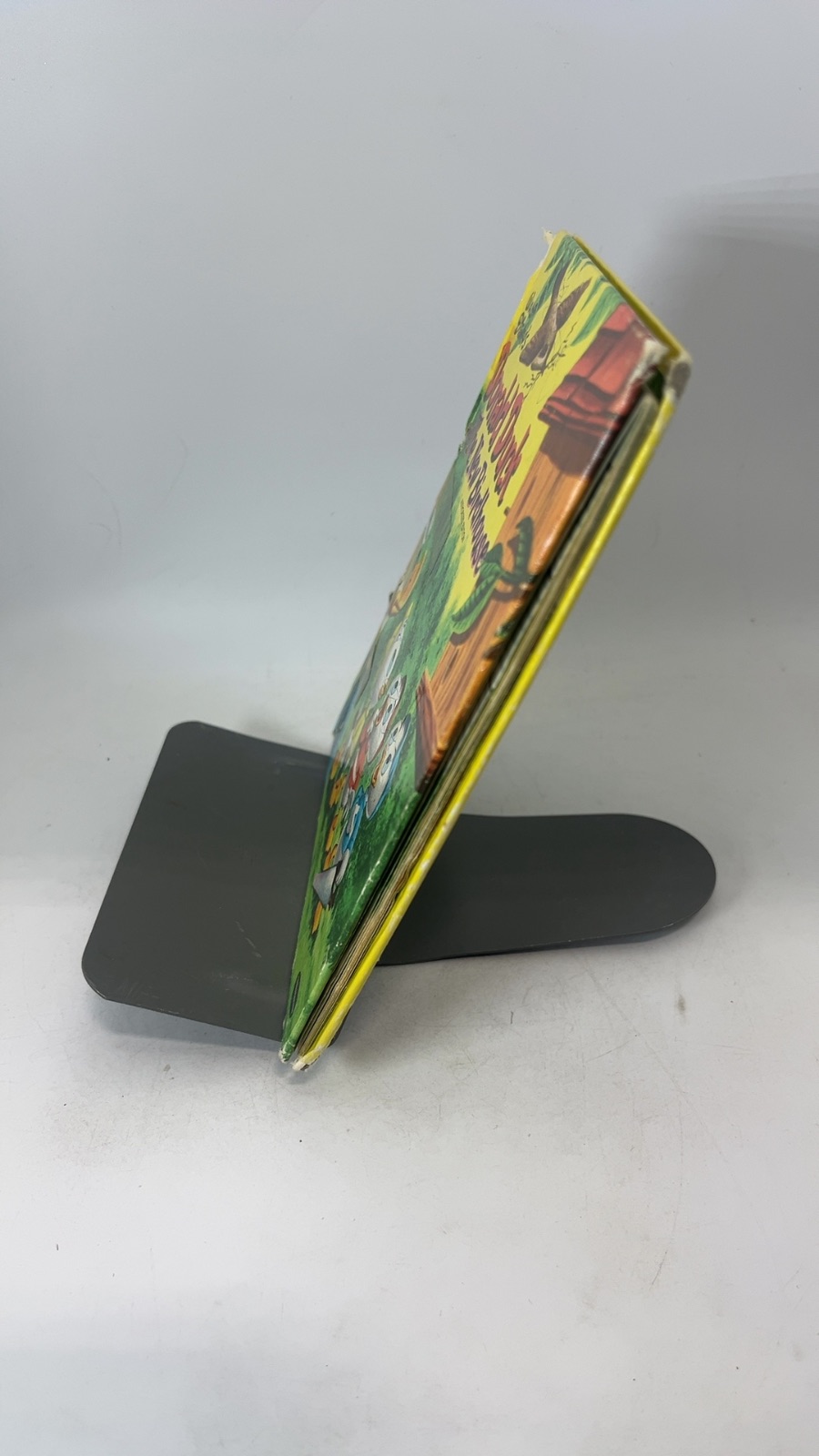 Walt Disney's Donald Duck and The New Birdhouse - Image 2