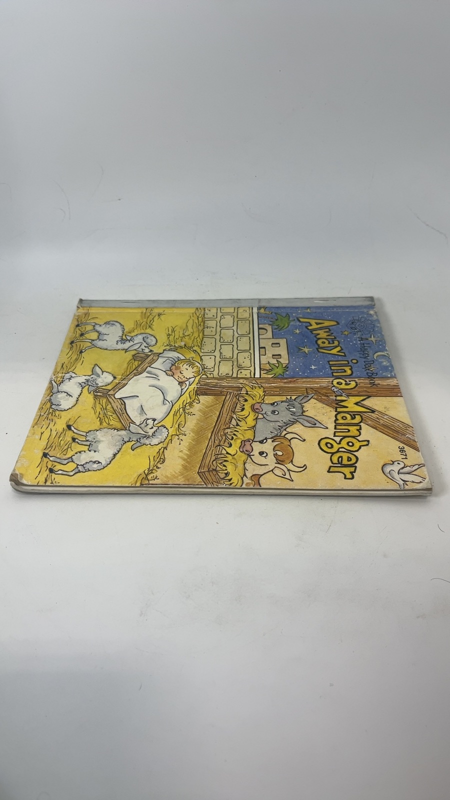 Away in a Manger - A Little Golden Book - Image 6