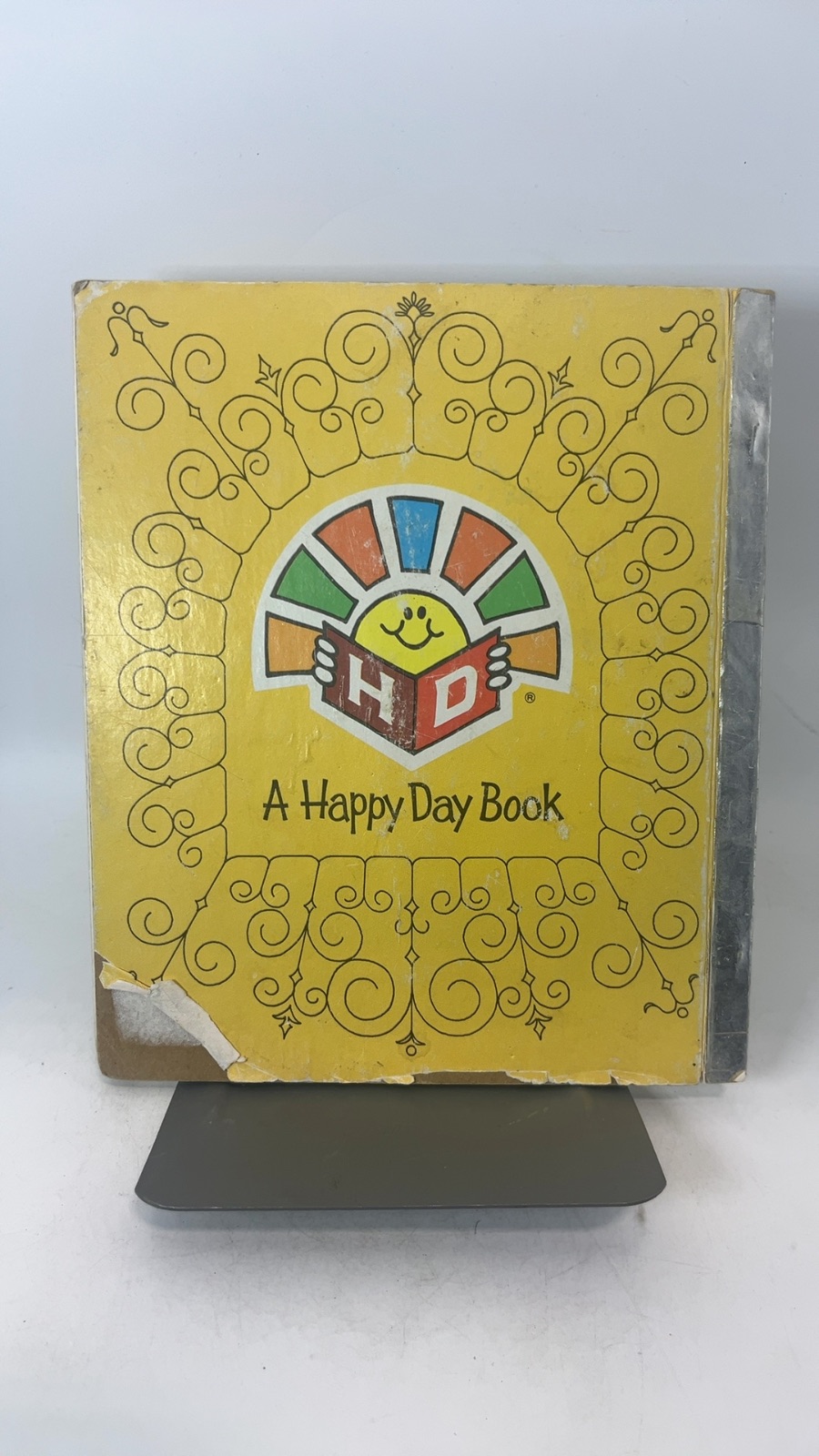 Away in a Manger - A Little Golden Book - Image 3