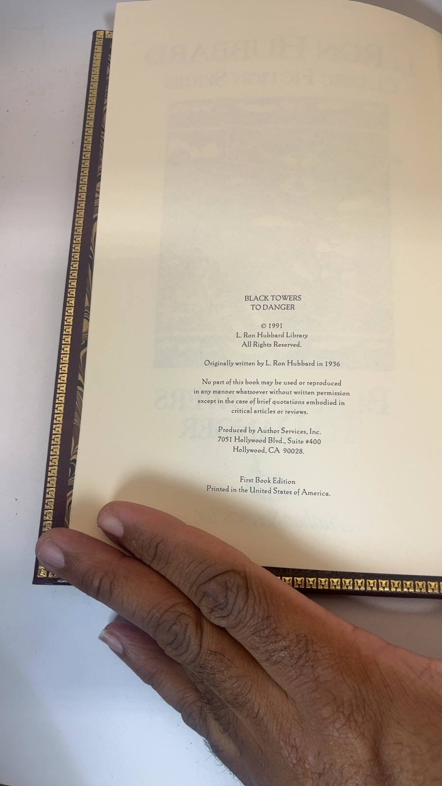 Black Towers to Danger - Classic Fiction Series - Image 5